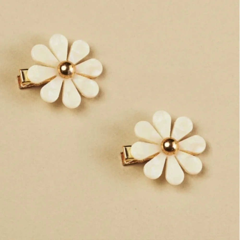 E A C H Flower Barrette Set
